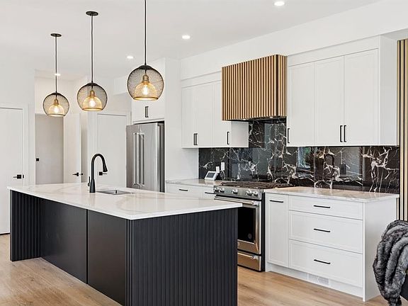 5th image of 2402 S Westmount Rd NW