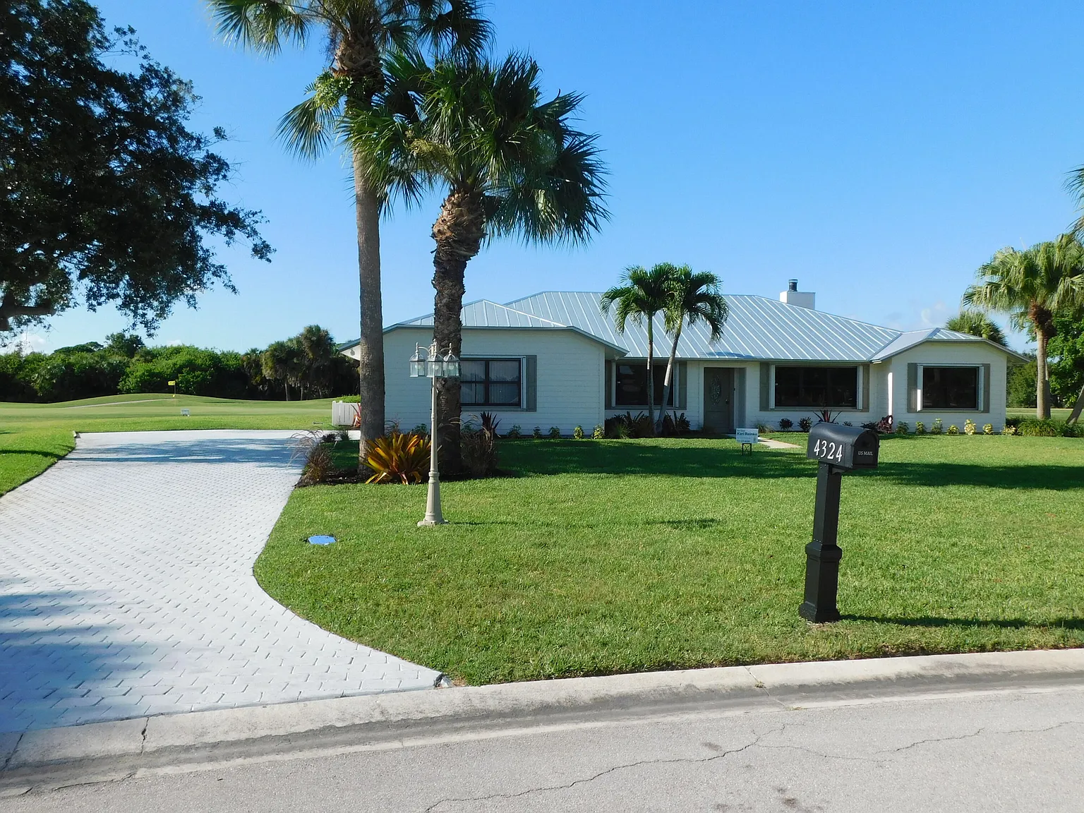 4 bed, 2.0 bath, 1991 sqft, $4,000 — Photo 2