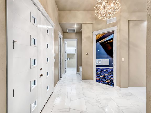 4th image of 1009 Henley Pl