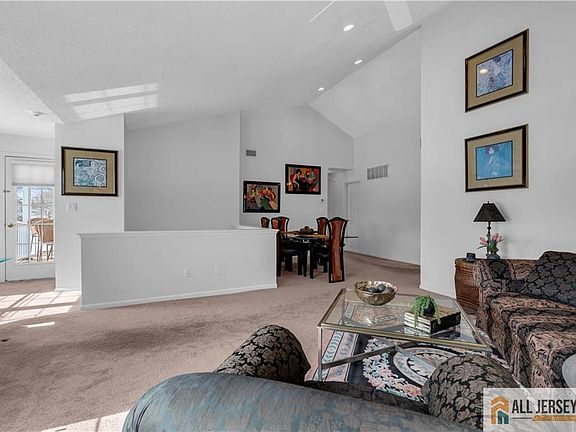 5th image of 72 Winthrop Rd