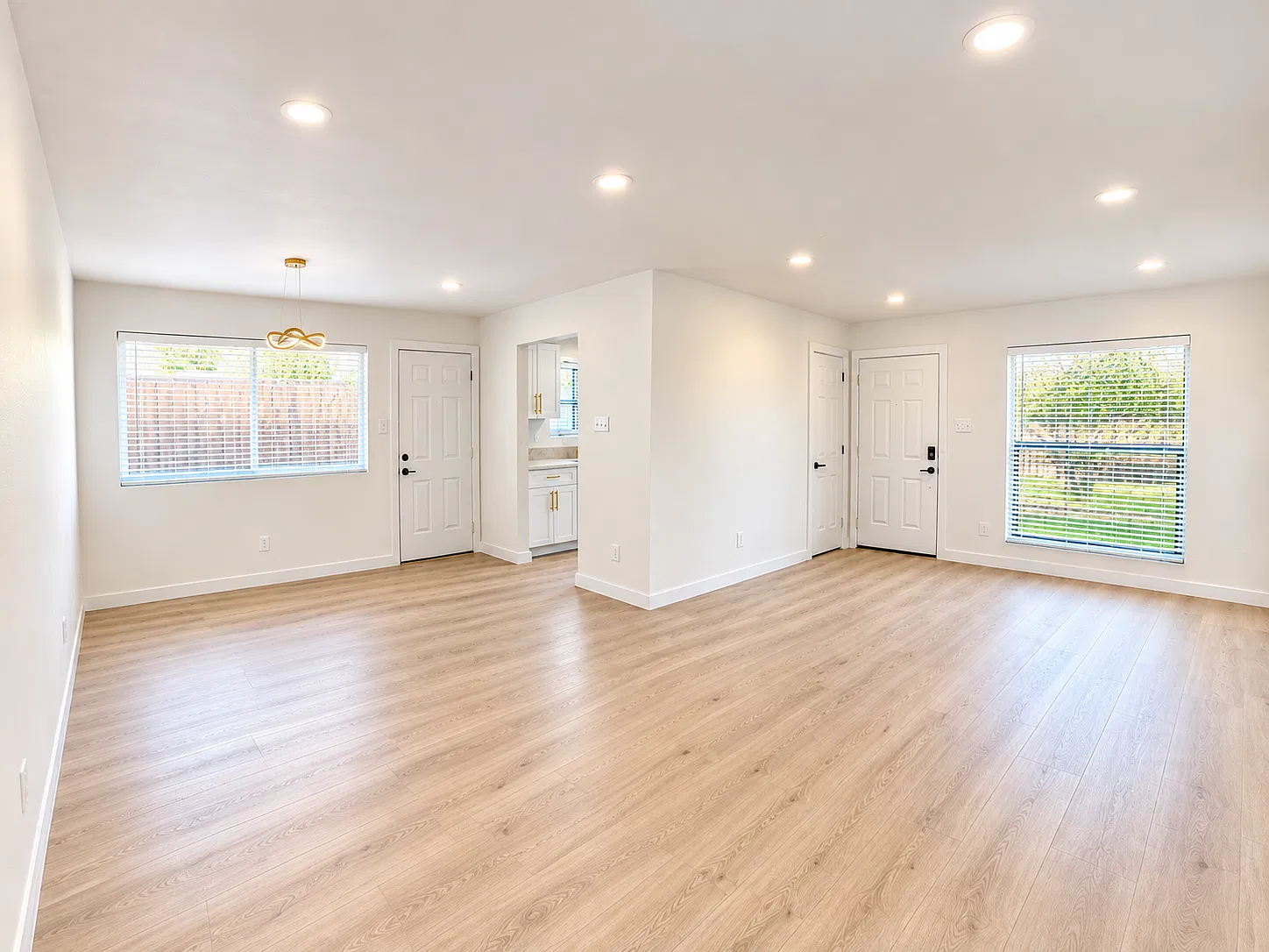 3 bed, 1400 sqft, $1,900 — Photo 3