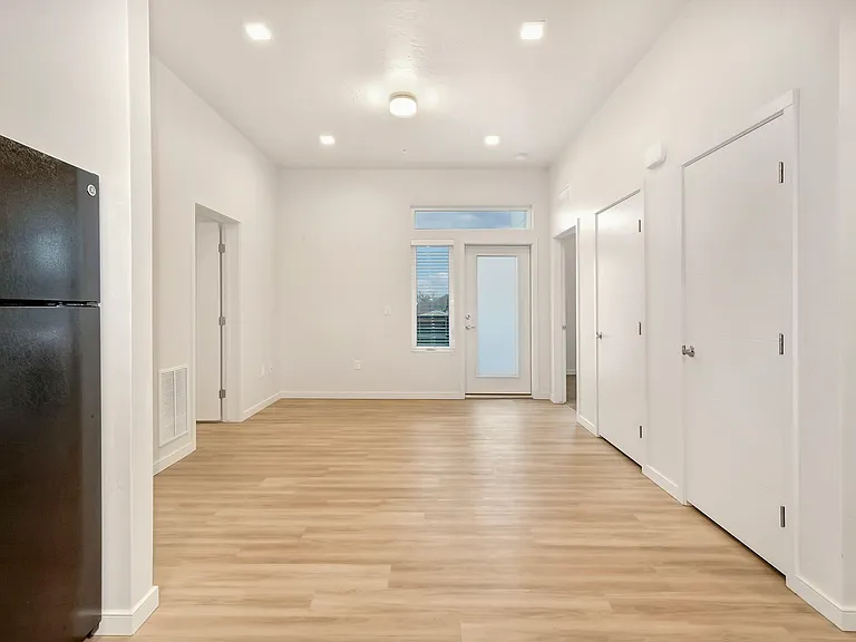Parkway Apartments — Photo 31