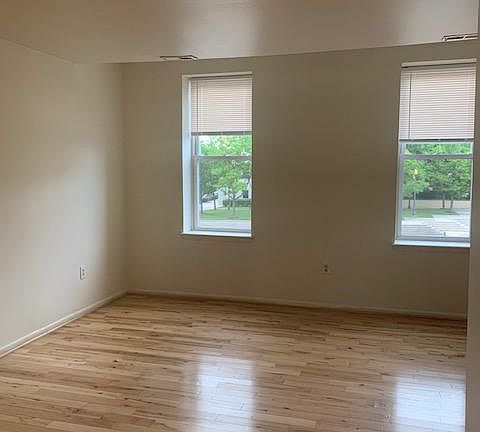 4th image of 211 E North Ave Fl 2