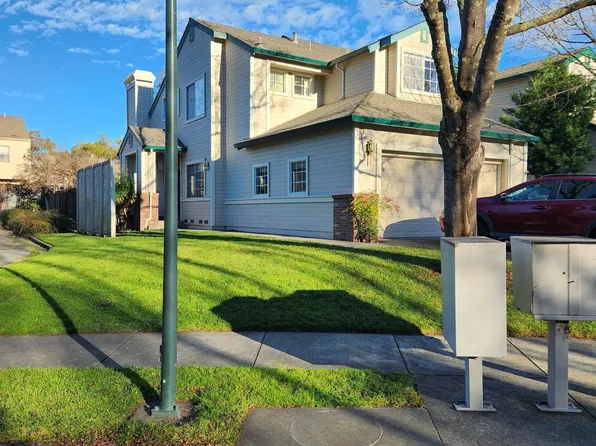 1005 Woodlake Dr, Santa Rosa, CA 95405