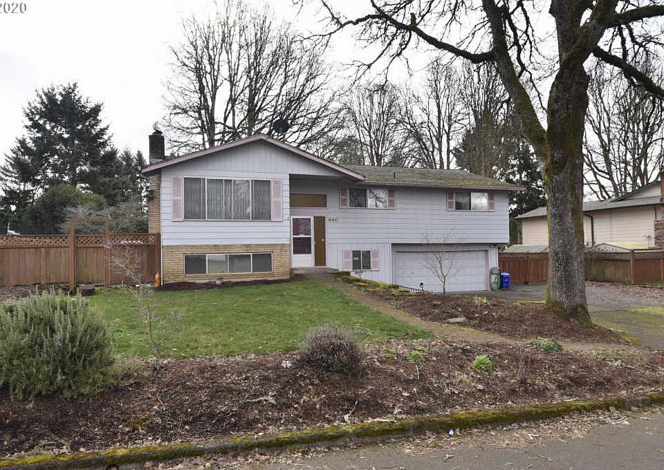 2nd image of 440 Barclay Ave