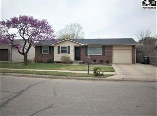 2433 N Brentwood St, Hutchinson, KS 67502