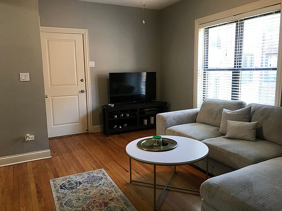 2nd image of 903 W Cornelia Ave APT 2N