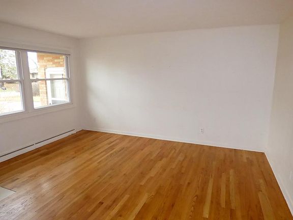 4th image of 9029 Maplewood Dr