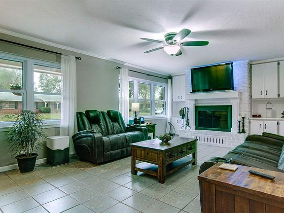3rd image of 4106 Arbor Dr