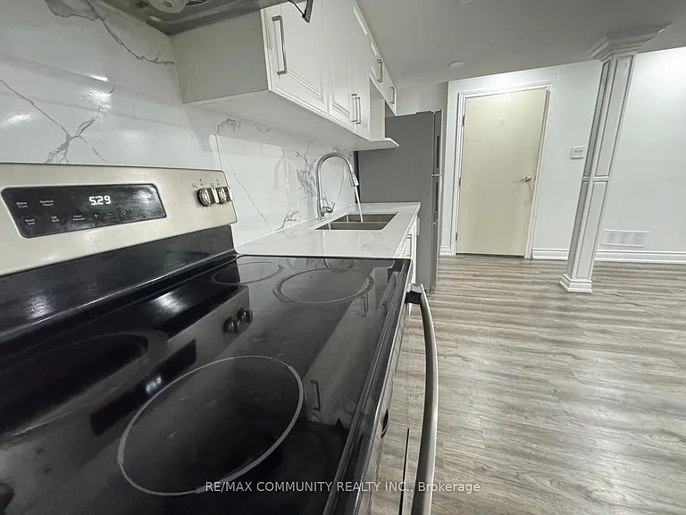 933 Red Deer Ave — Photo 7