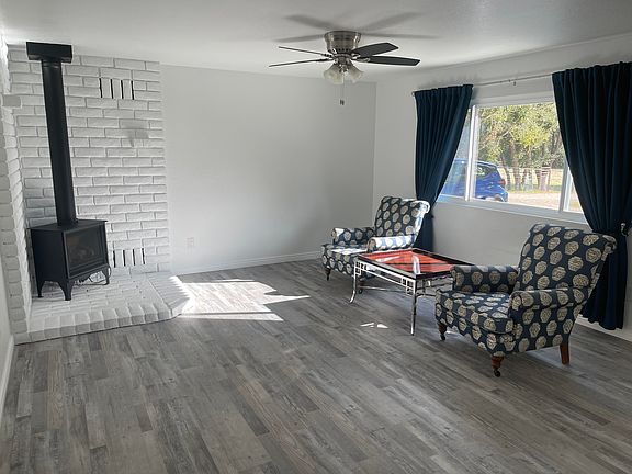 Living room 18'x14.5'