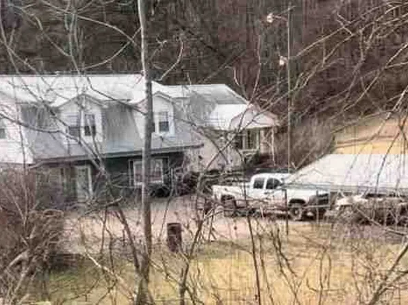 9726 Charleston Rd, Walton, WV 25286