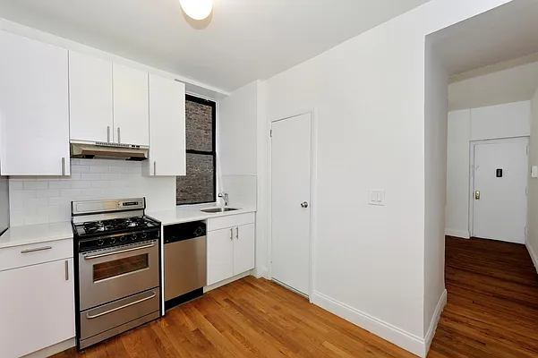 Rented by Aether Property Group | media 12