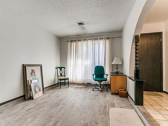 5th image of 2109 N Glade Ave