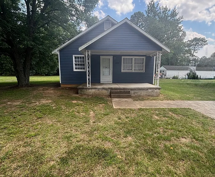 402 E Branch St — Photo 1