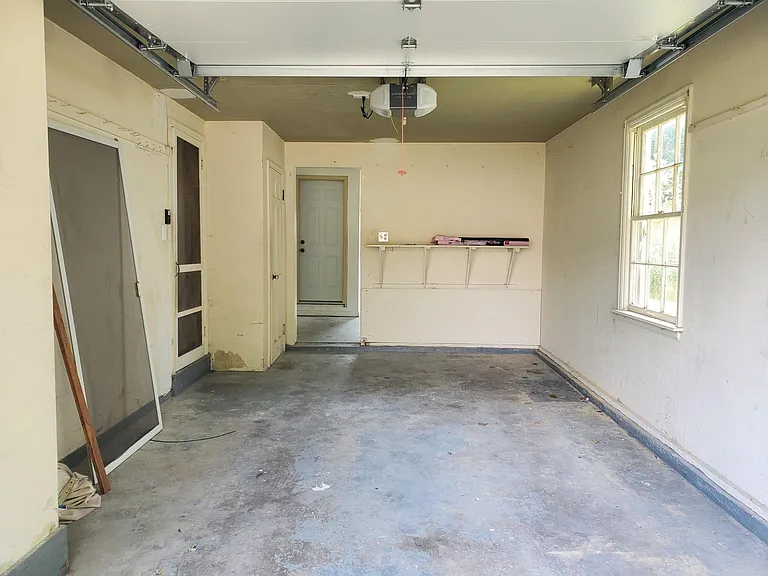 2722 Thompson Ave — Photo 26