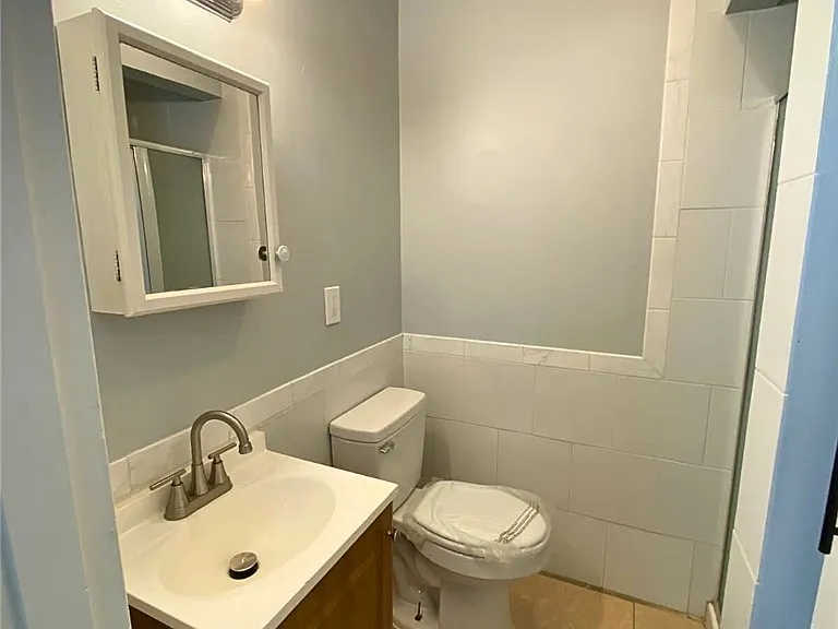 811 Orchid Ct #J — Photo 8