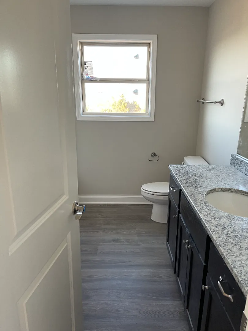 517 Melrose St — Photo 4