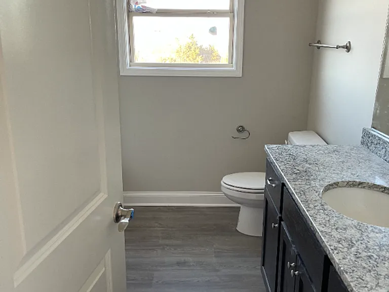 517 Melrose St — Photo 2