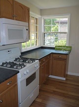 3rd image of 2523 Willow St
