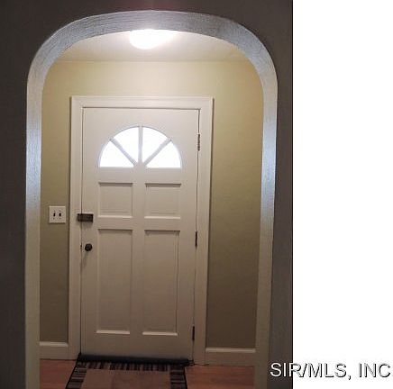 4th image of 1060 Linden St