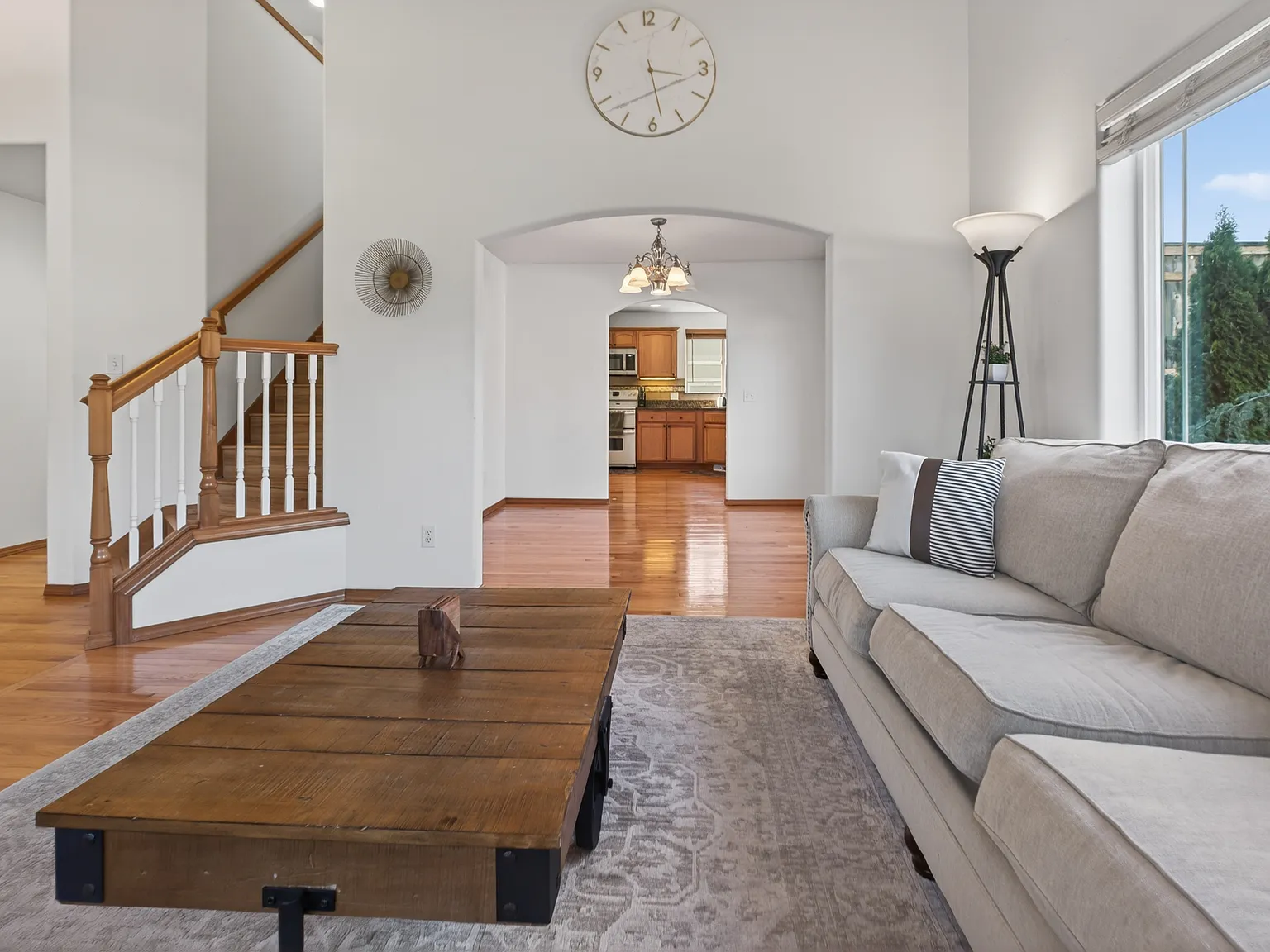 4 bed, 2.5 bath, 2410 sqft, $3,750 — Photo 4