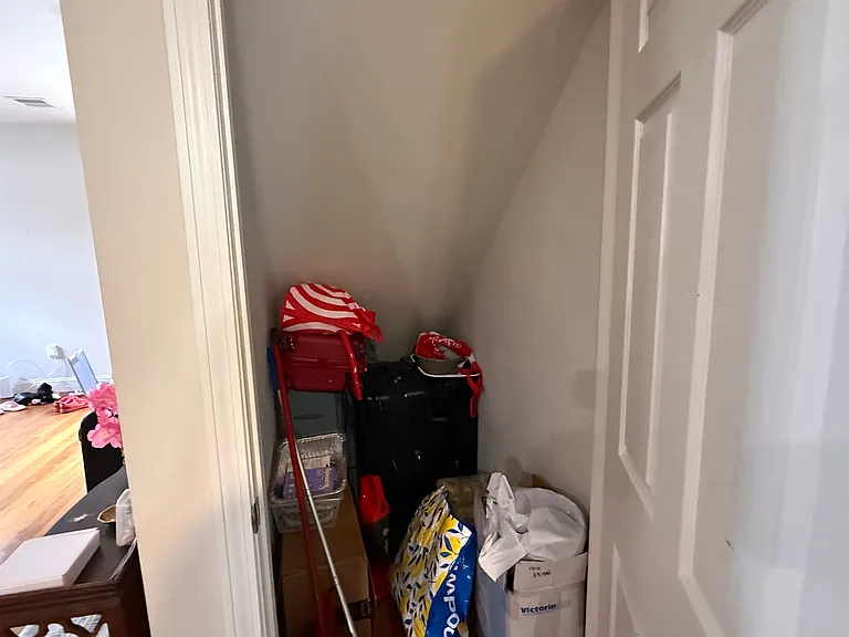 260 Salem St #2R — Photo 8