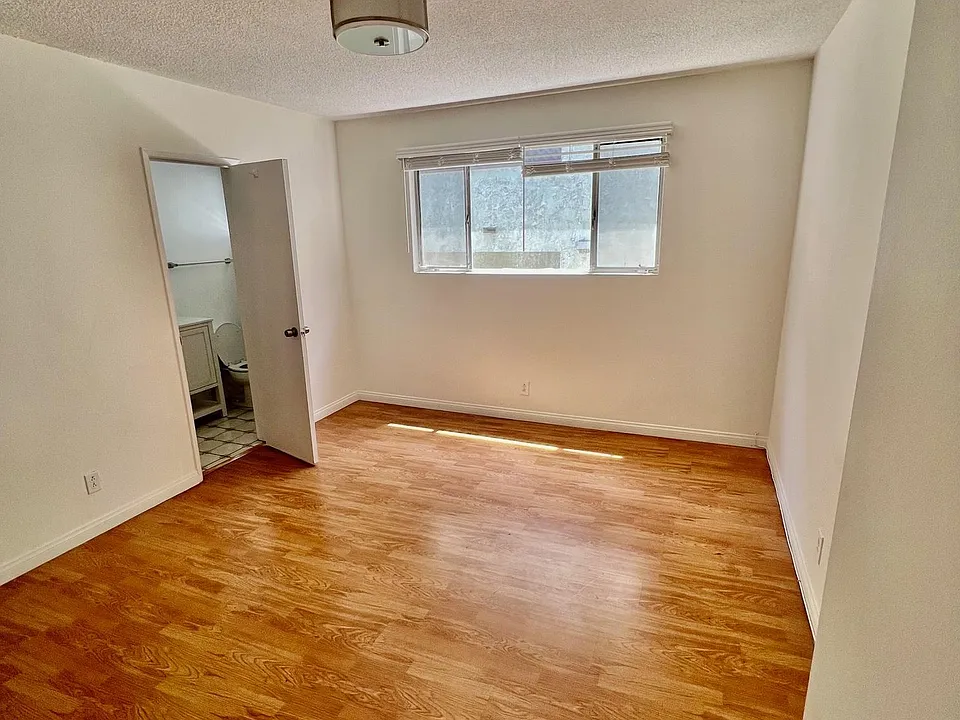 1288 Barry Ave #3