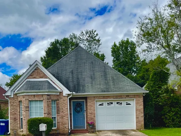165 Steeplechase Ct, Pell City, AL 35128