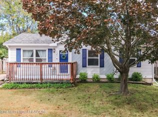 121 E Claremore Dr, Lansing, MI 48911