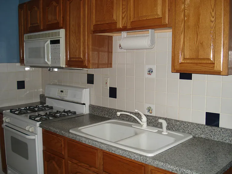 3432 Regent Ave N — Photo 2