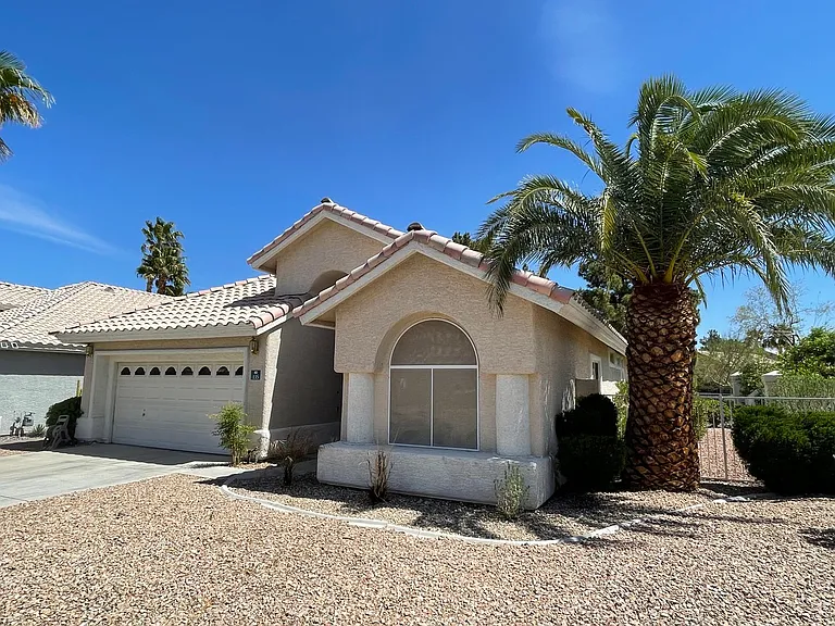 135 Wildhorn Ct — Photo 2