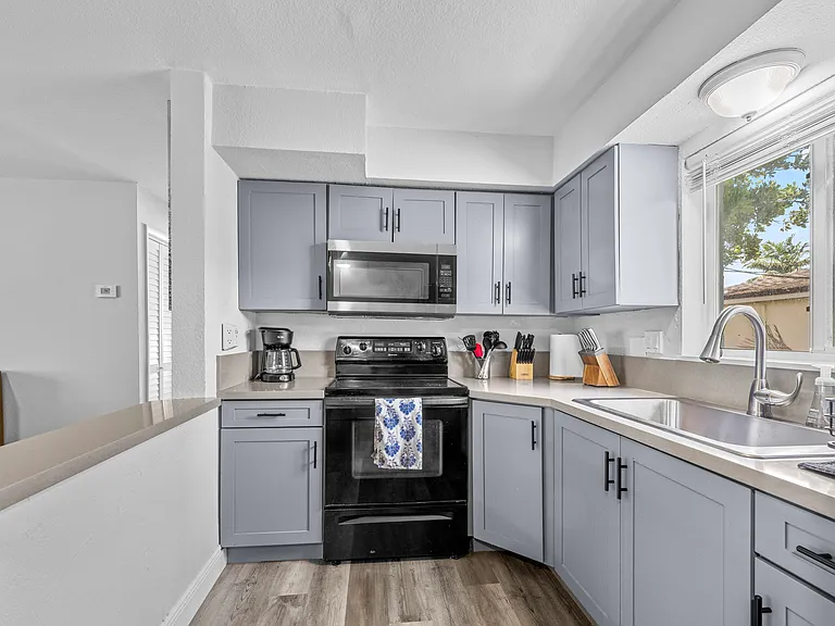 1208 NE 5th Ave #1 — Photo 11