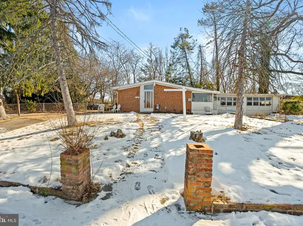 201 Gloucester Dr, Glen Burnie, MD 21061