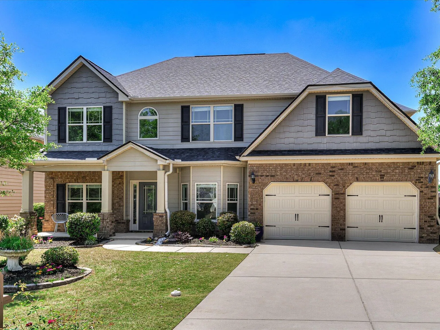 5 bed, 3.5 bath, 4200 sqft, $2,750 — Photo 2
