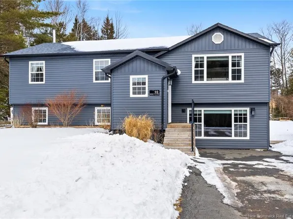 52 Cambridge Dr, Burton, NB E2V 4J9
