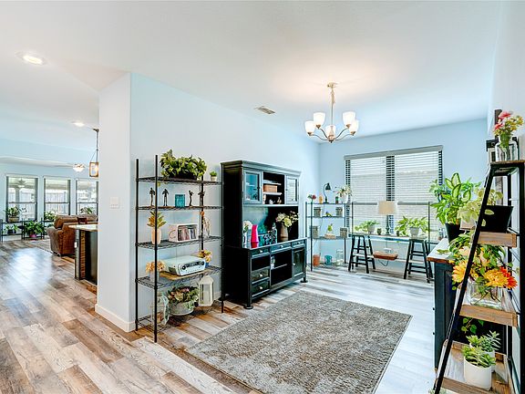 4th image of 1201 Meadowlakes Dr