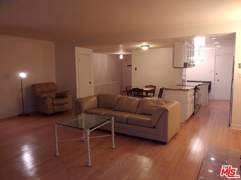 23918 De Ville Way #B — Photo 7