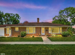 300 N Pine St, Mount Prospect, IL 60056