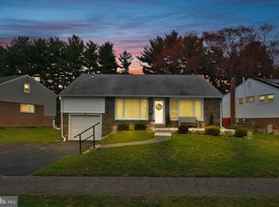 329 Windsor Park Ln, Havertown, PA 19083