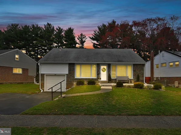 329 Windsor Park Ln, Havertown, PA 19083