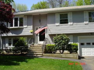 15 County Rd, Burlington, MA 01803