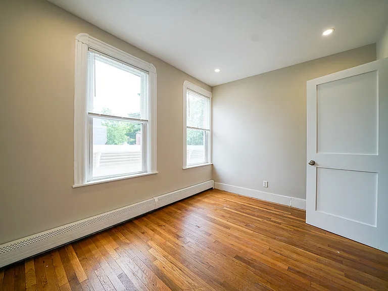 568 Green St #3 — Photo 12