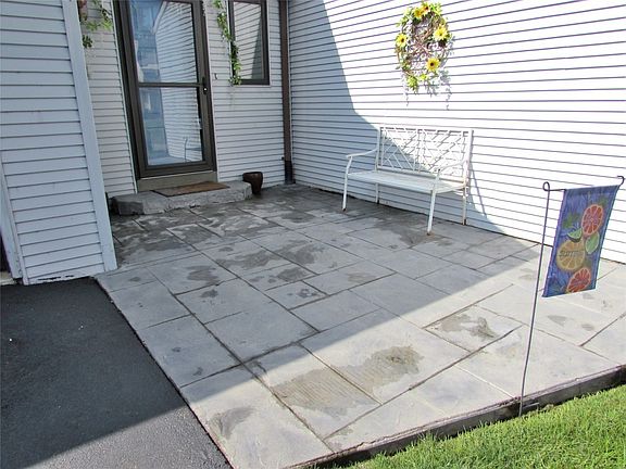 4th image of 261 Loretta Ln