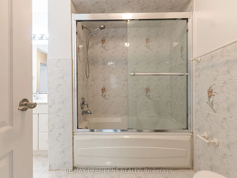 17 Manitou Cres #UPPER — Photo 17