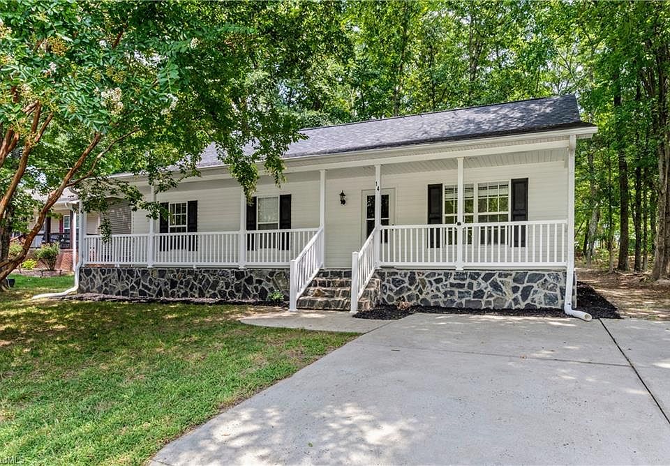 1st image of 14 Brandy Wine Dr
