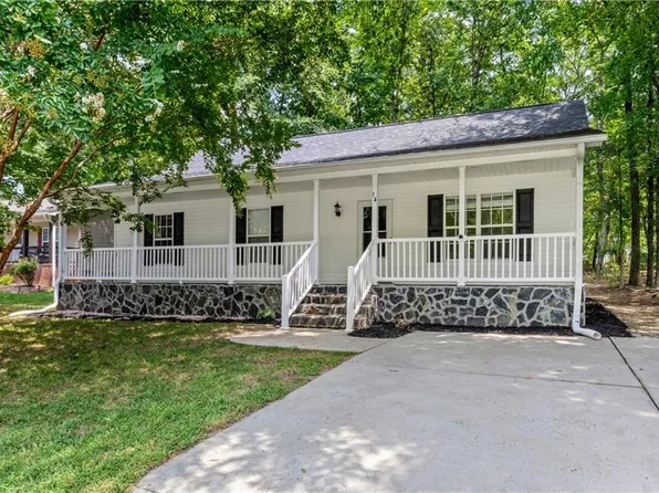 14 Brandy Wine Dr, Thomasville, NC 27360