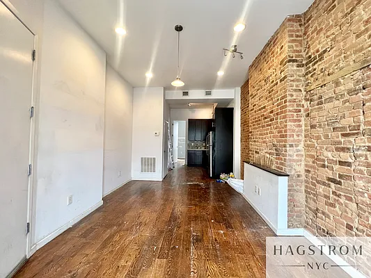 Rented by Hagstrom Management Inc | media 11