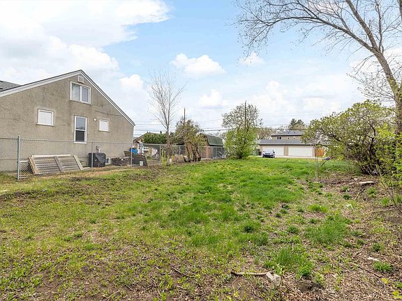4th image of 12128 80th St NW
