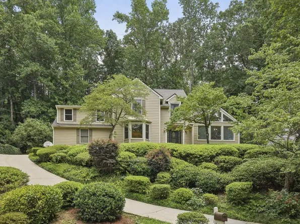 390 W Spalding Dr, Sandy Springs, GA 30328